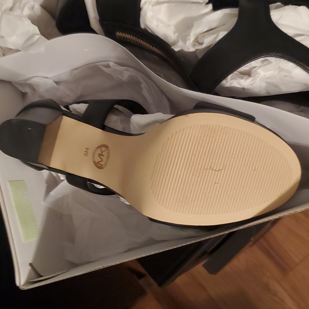 Michael Kors Shoes - Picture 7 of 7